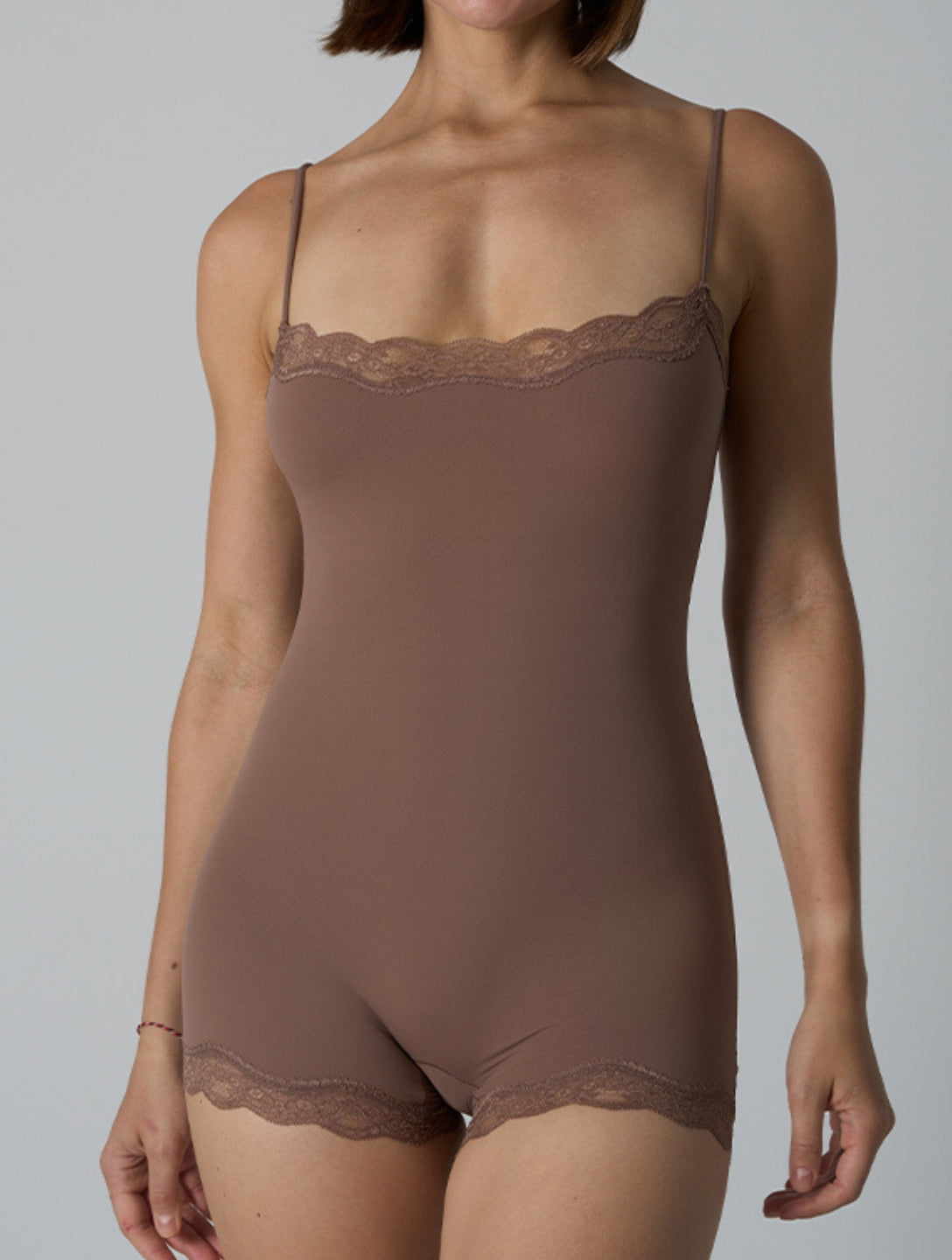 La Combinaison Lisse en Dentelle