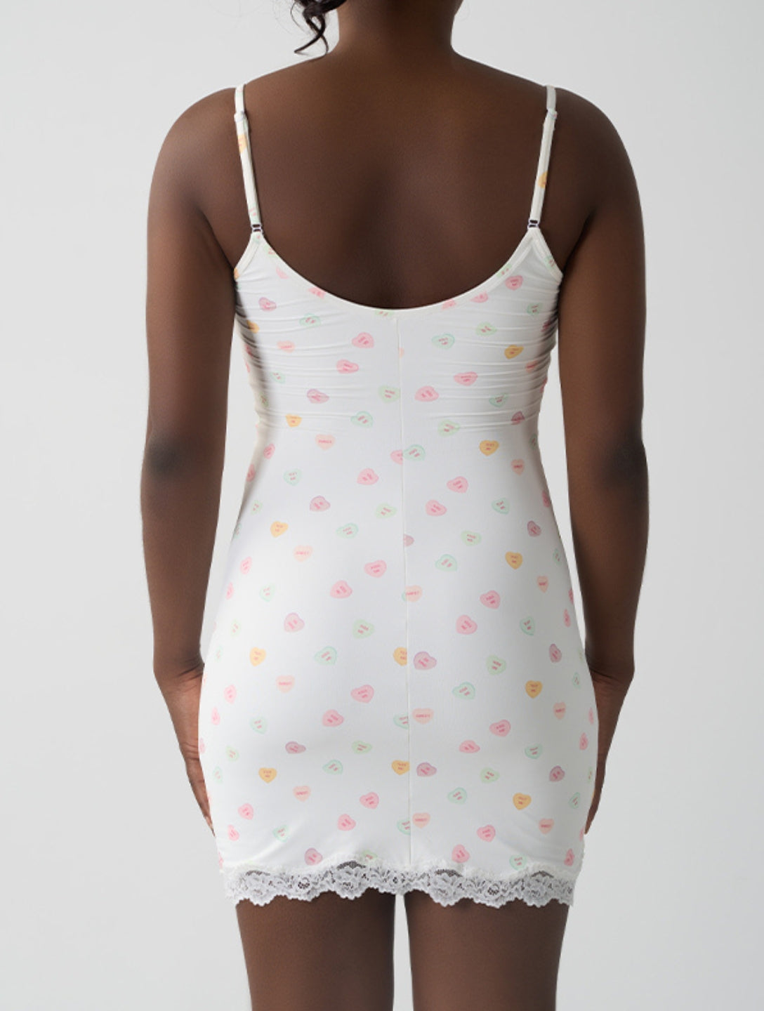 La robe débardeur lisse en dentelle